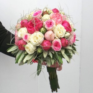 Bruidsboeket met roze rozen